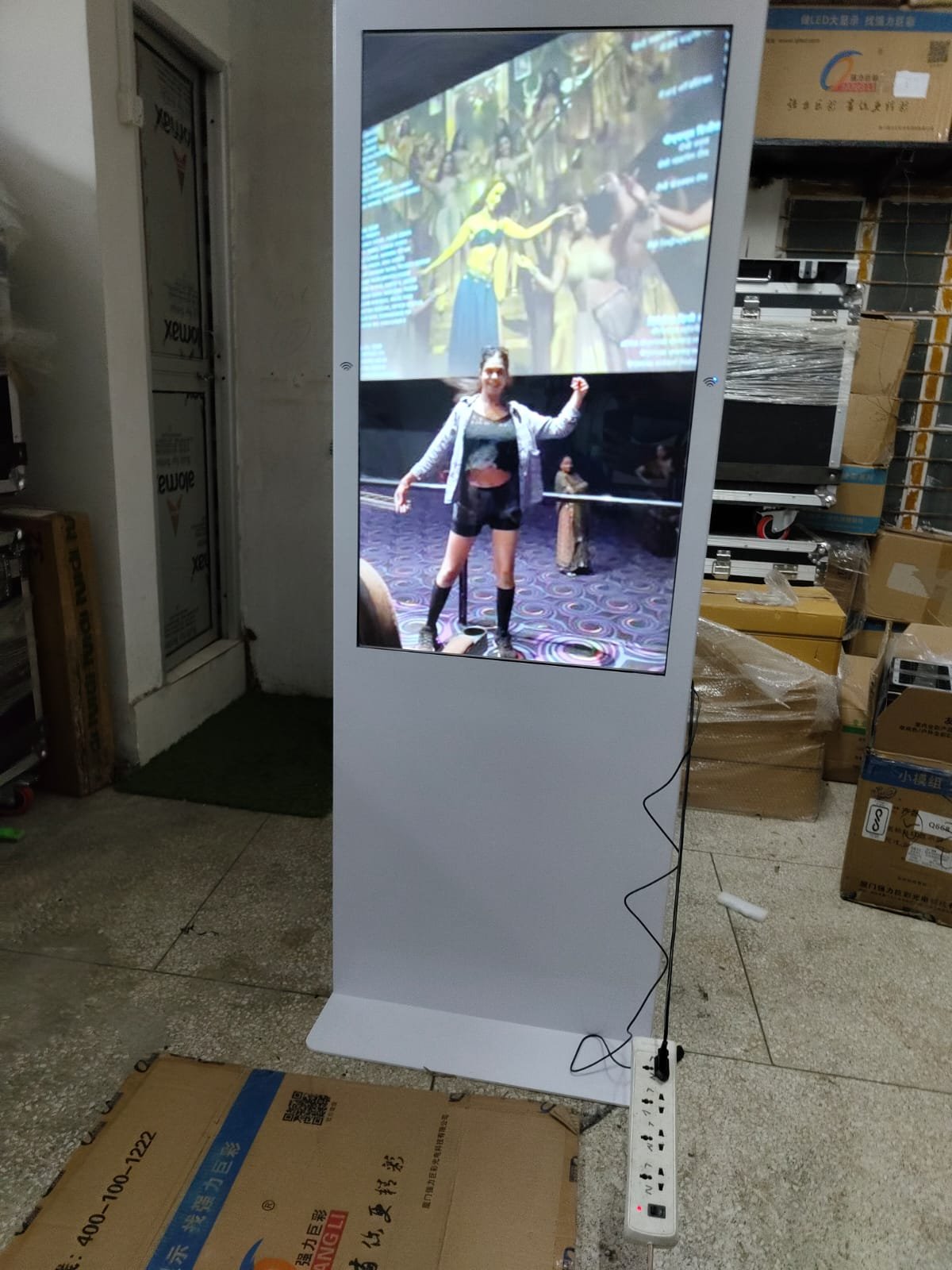 43 Inch Digital Standee